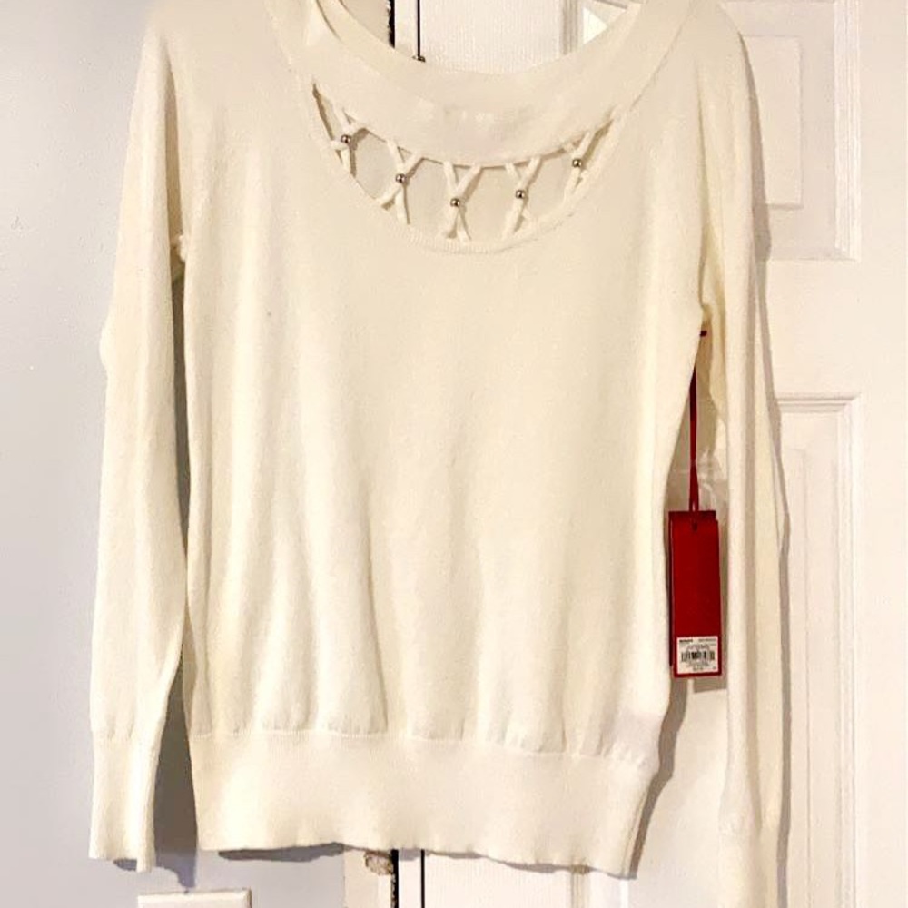 Adorable white light weight Jennifer Lopez sweater
